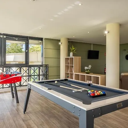 Hotel The Originals City, Des Volcans Champs (Auvergne)