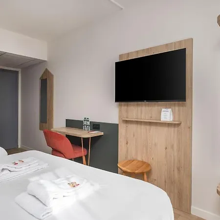 Hotel The Originals City, Des Volcans Champs (Auvergne)